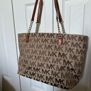Zip top Michael Kors bag
